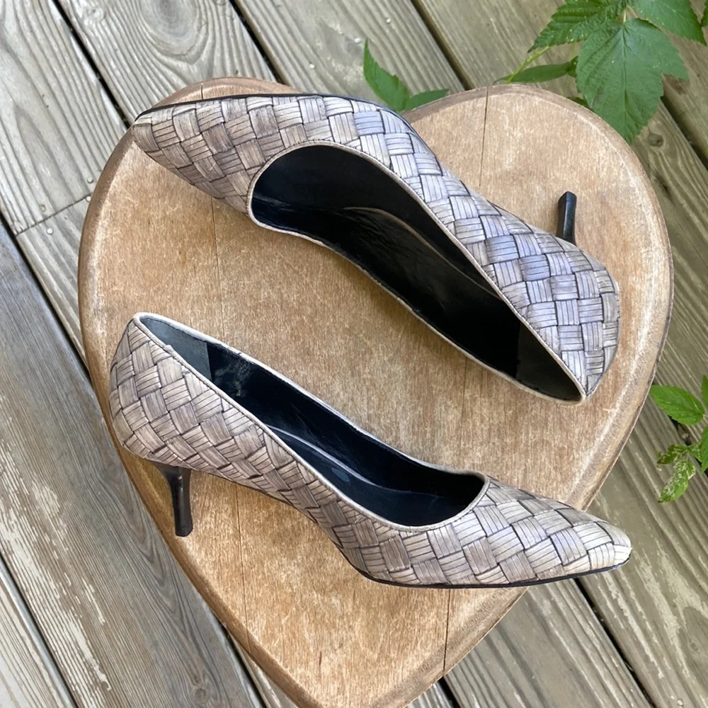 Vintage Cole Haan Nike Air Light Grey Woven Leather Kitten Heels Women's Size 8 - Picture 2 of 9